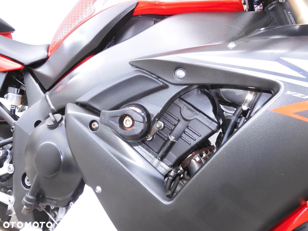 Yamaha R1 - 17