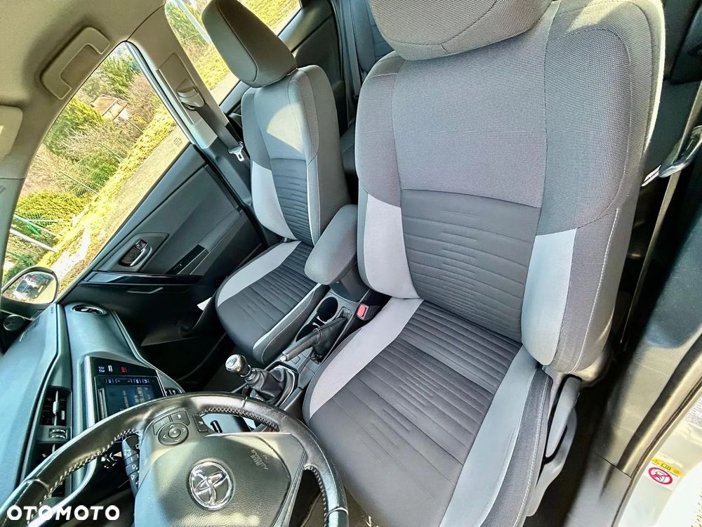 Toyota Auris 1.6 Premium - 6