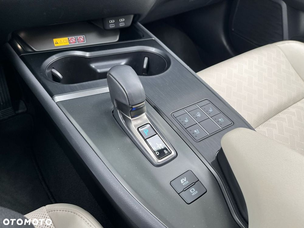 Lexus UX 300h Omotenashi AWD - 26