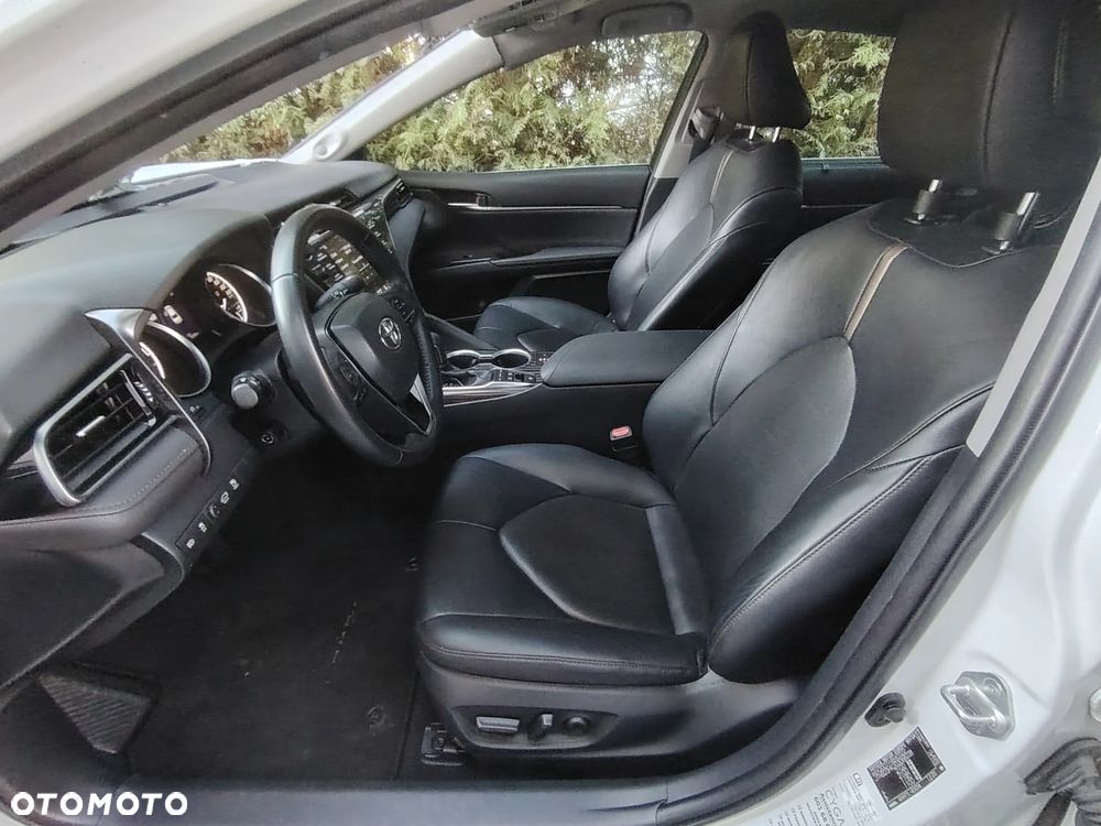 Toyota Camry 2.5 Hybrid Executive CVT - 12