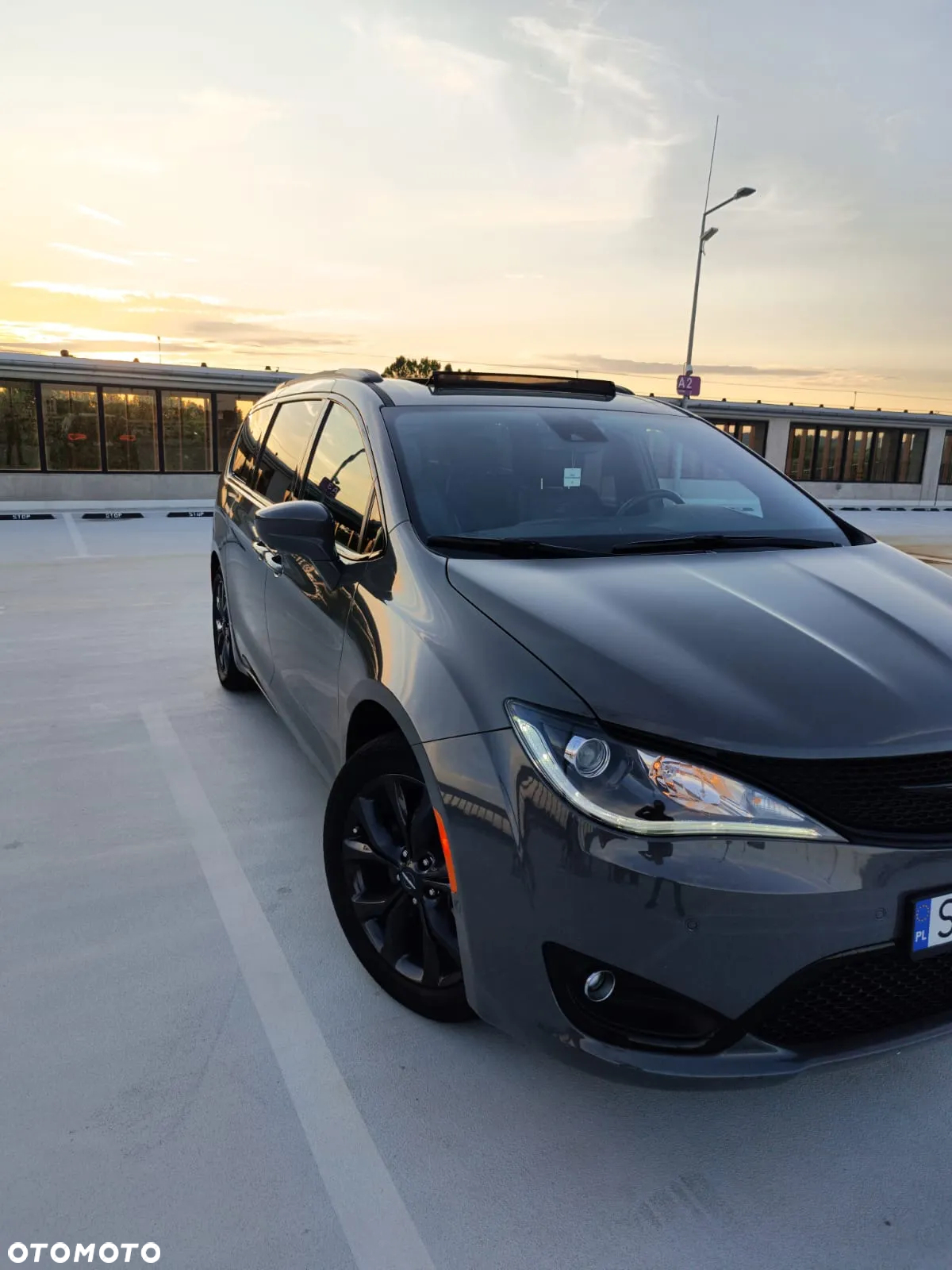 Chrysler Pacifica - 4