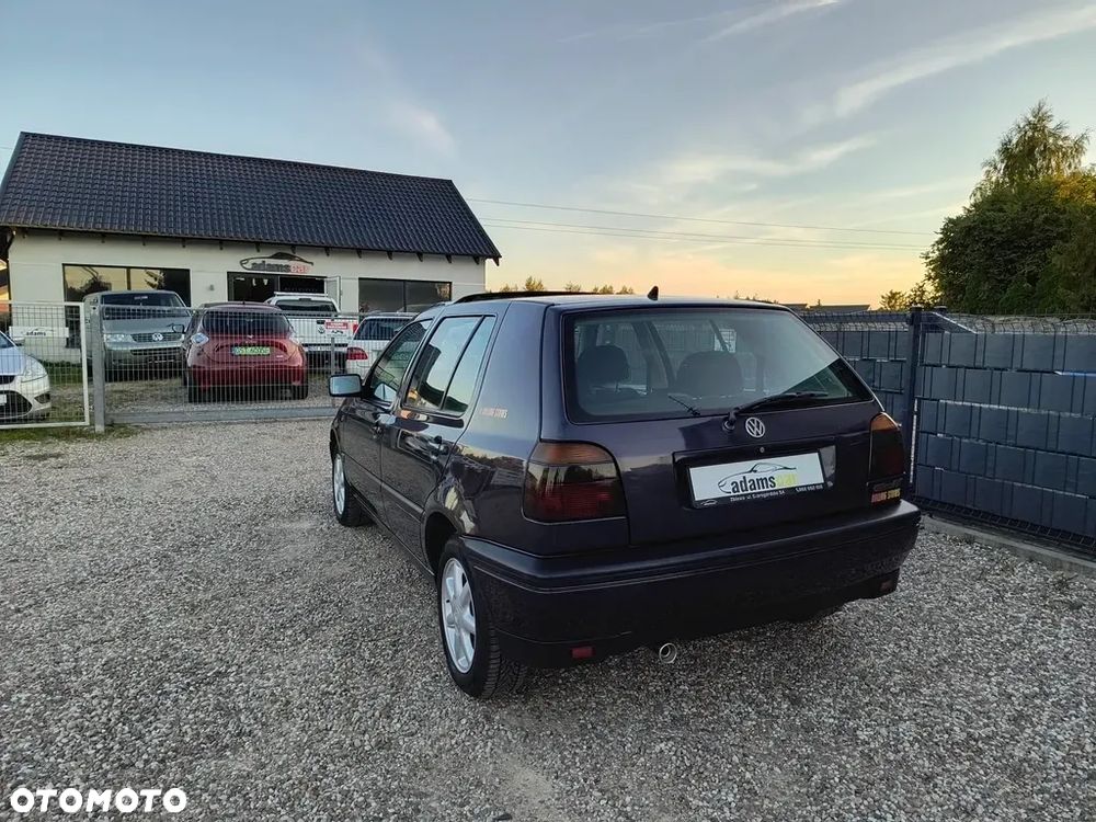 Volkswagen Golf - 6