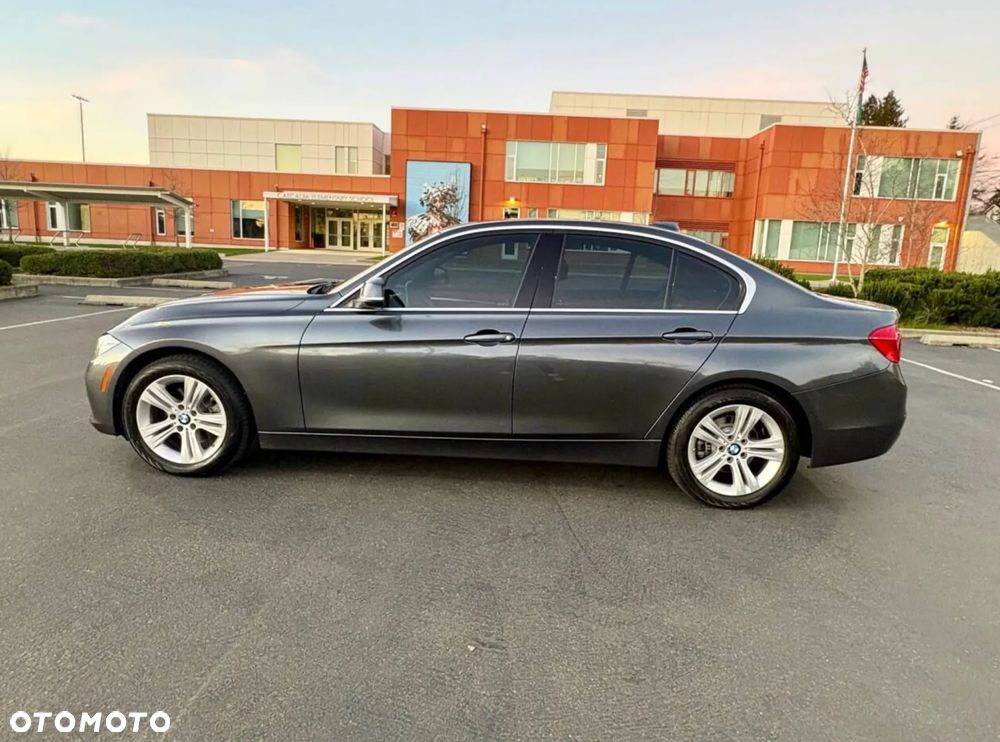BMW Seria 3 330i xDrive - 4