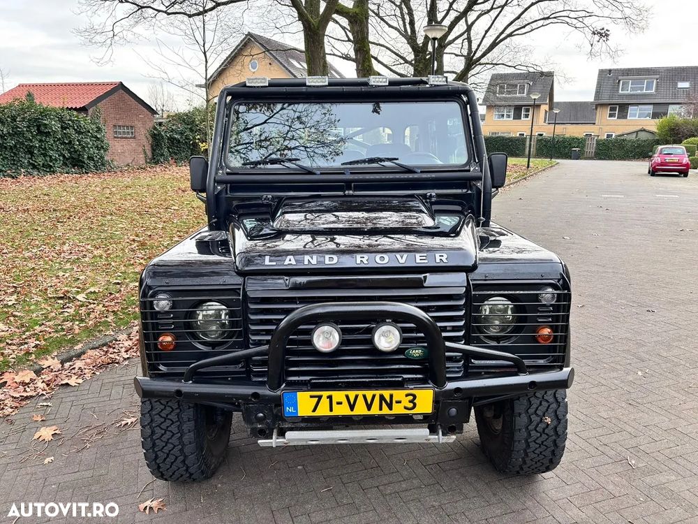 Land Rover Defender - 1