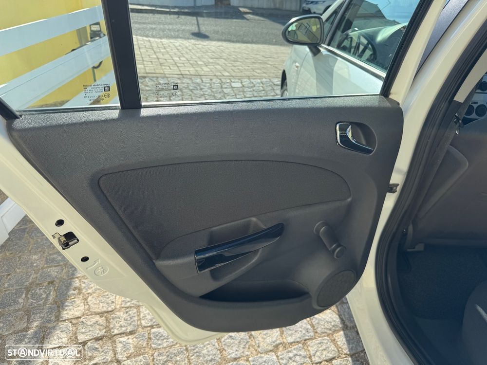 Opel Corsa 1.2 Cosmo - 38