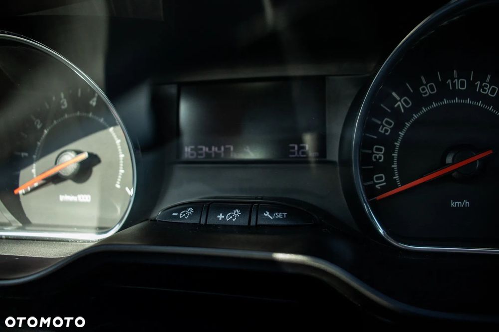 Peugeot 208 1.2 PureTech Active - 10