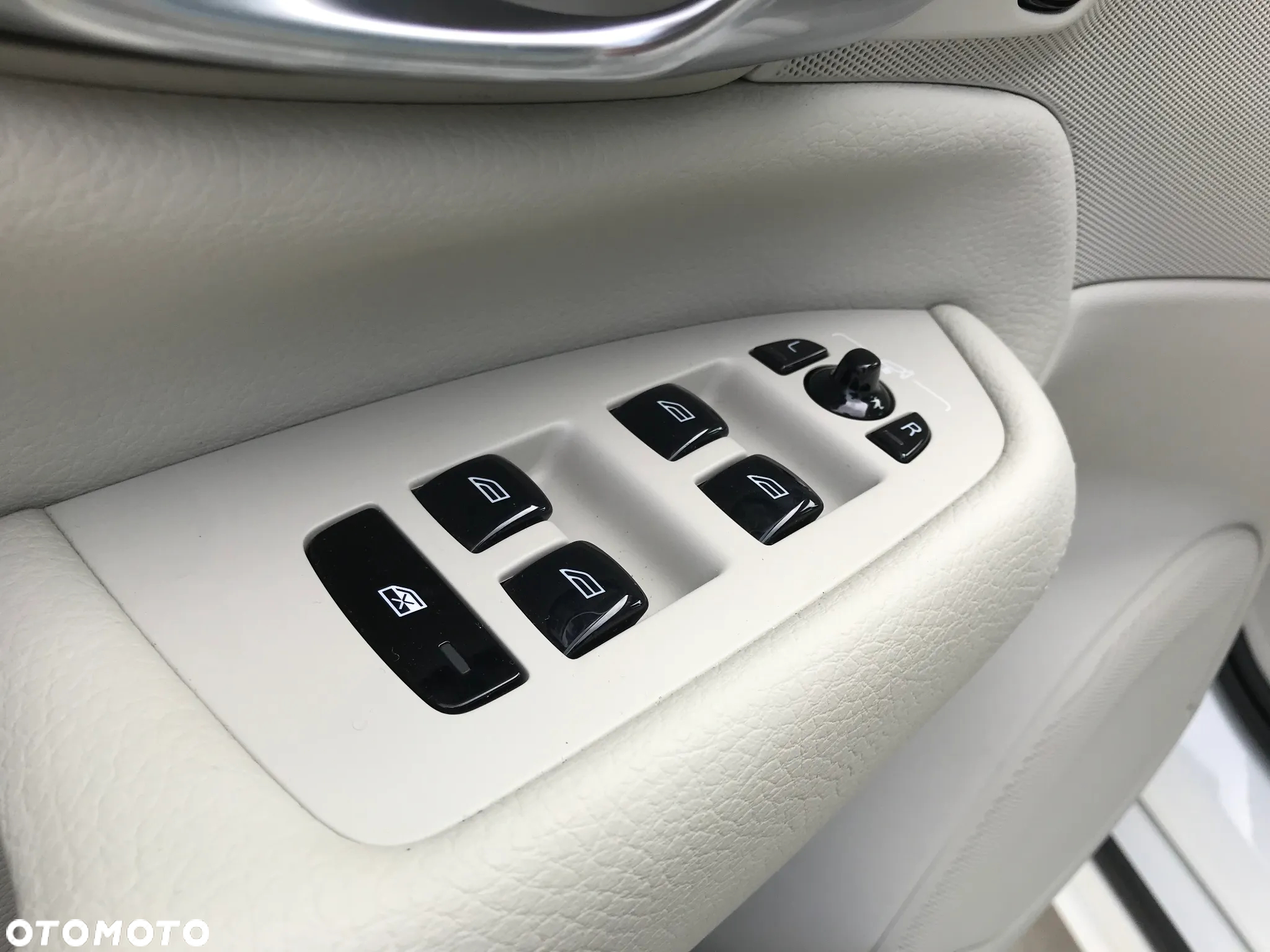 Volvo XC 90 T8 AWD Plug-In Hybrid R-Design 7os - 36