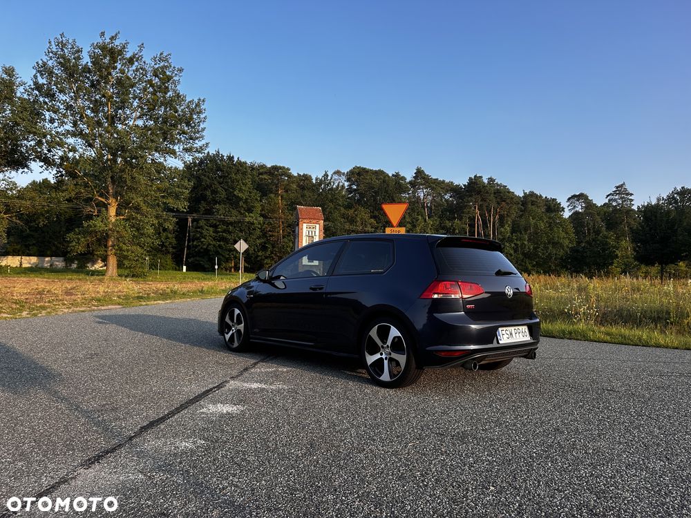 Volkswagen Golf - 3