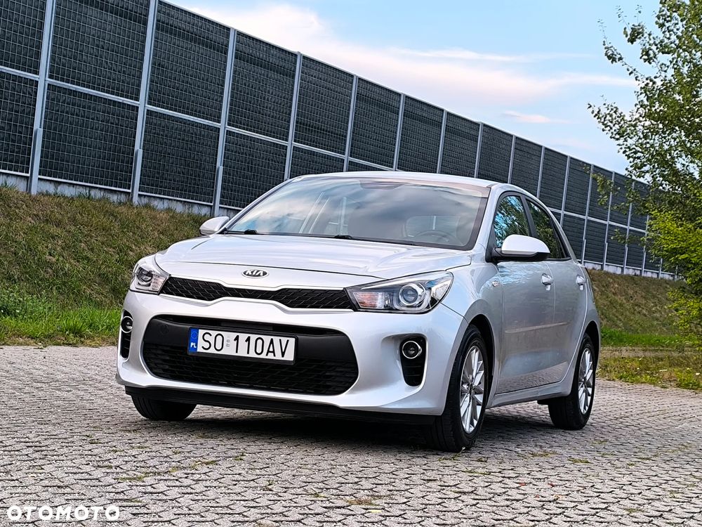 Kia Rio 1.2 L - 12