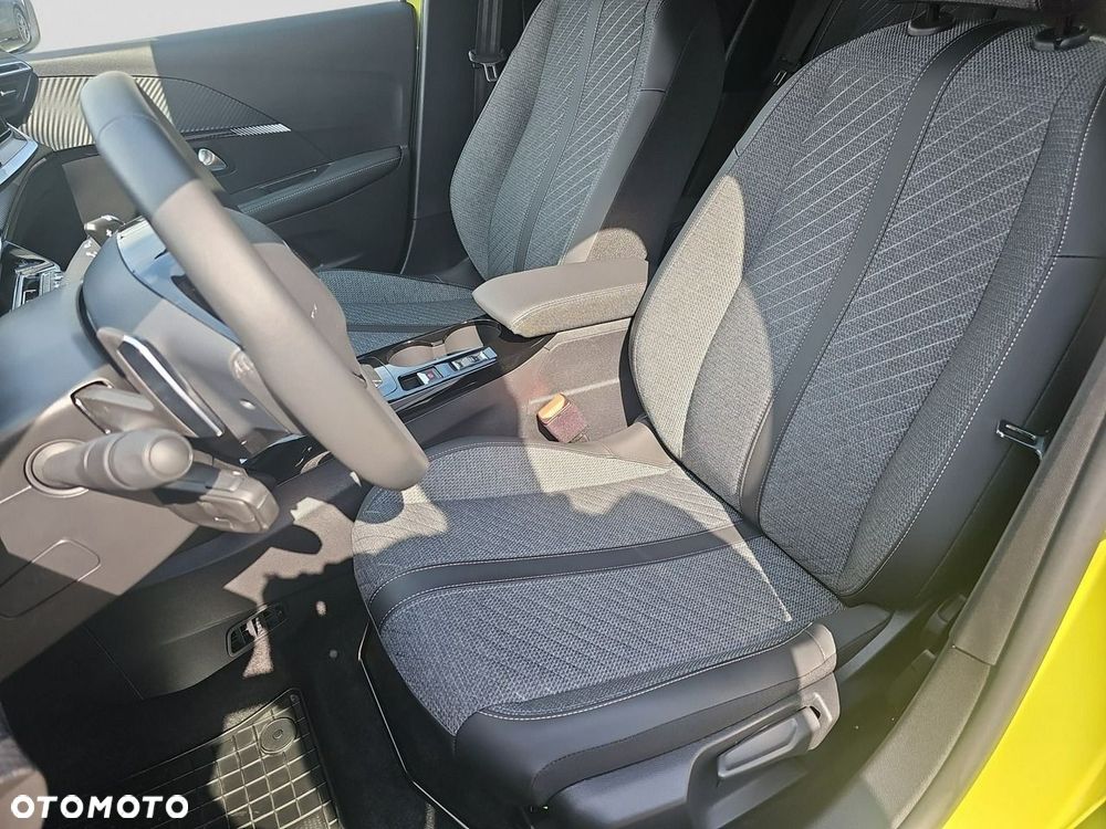Peugeot 208 - 17