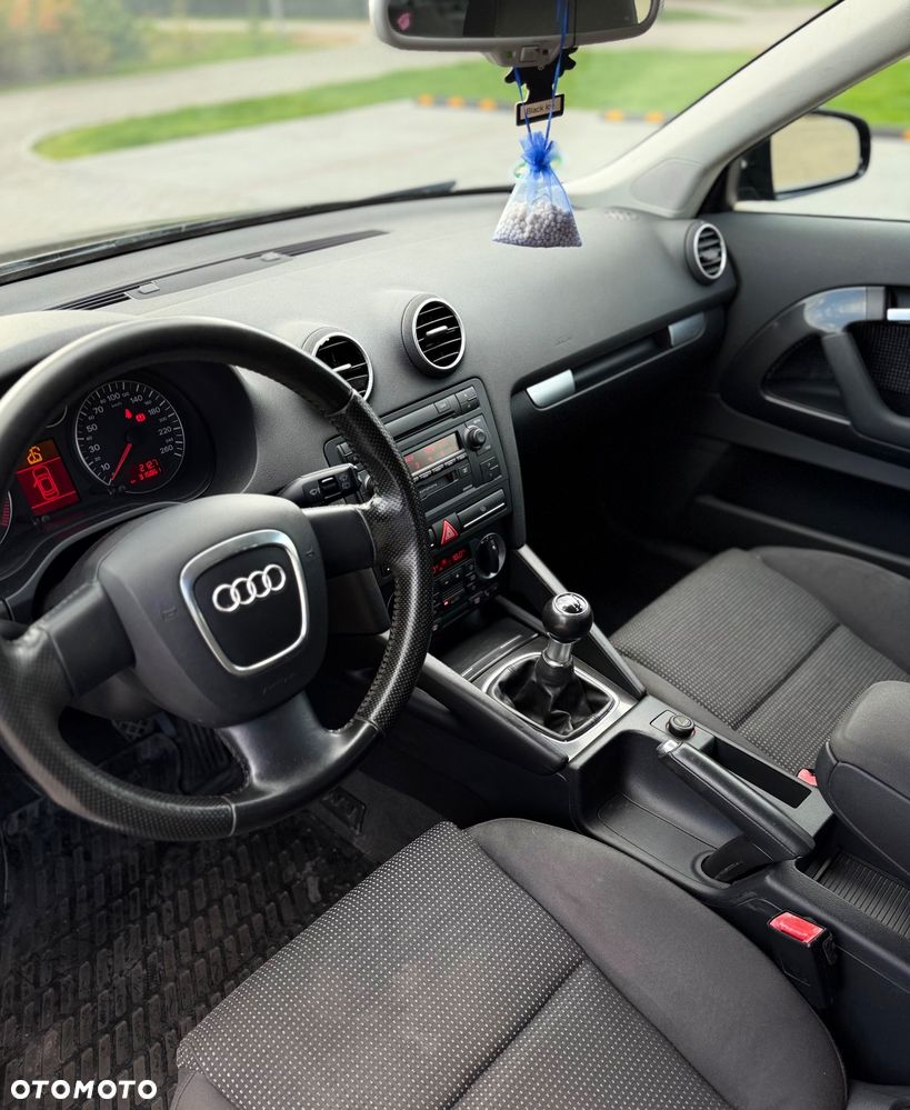 Audi A3 3-drzwiowe 1.6 FSI Ambition - 8