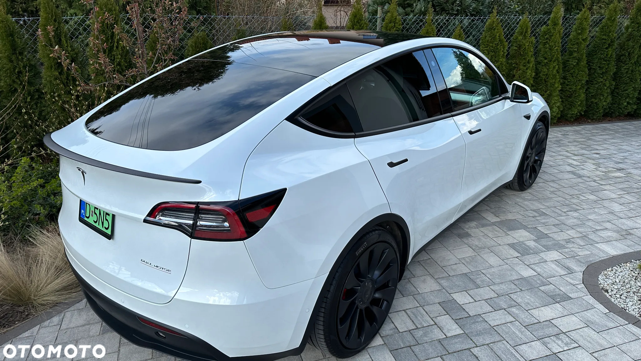 Tesla Y Model Performance Dual Motor AWD - 32