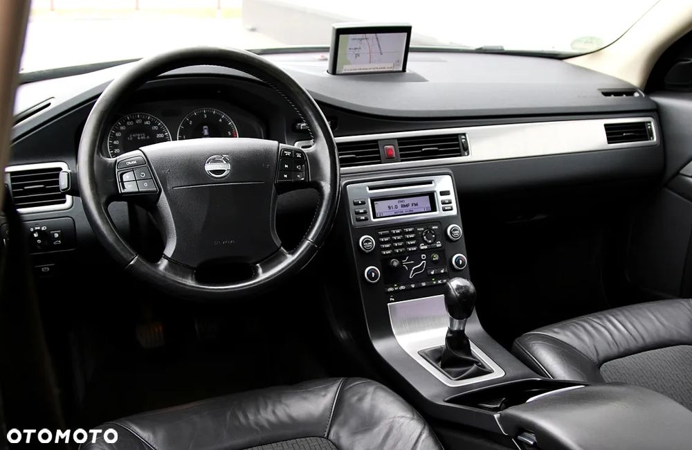 Volvo V70 2.4D Momentum - 16