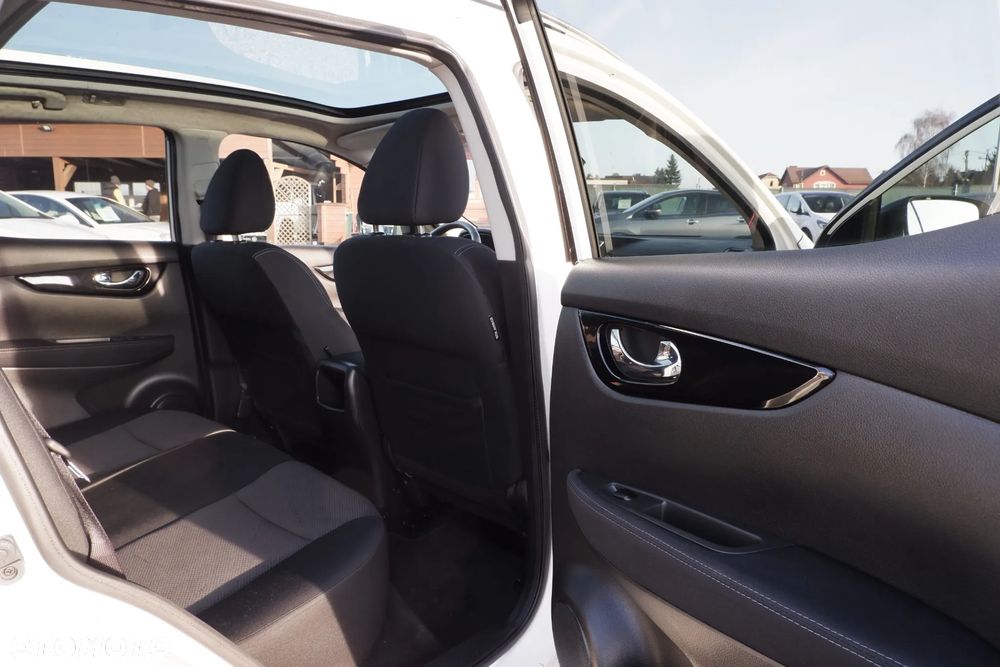 Nissan Qashqai 1.6 DCi Xtronic N-Connecta - 11