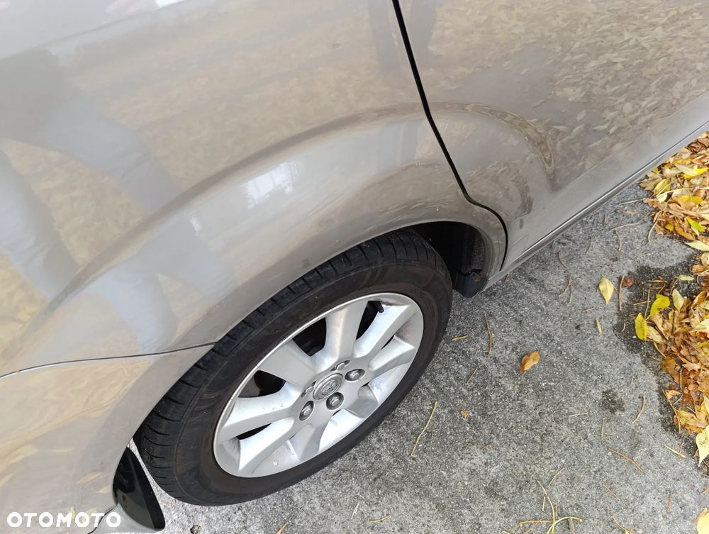 Toyota Corolla Verso - 3