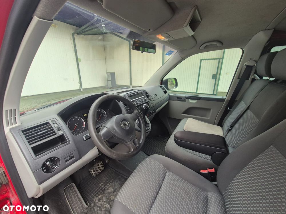 Volkswagen Caravelle - 8