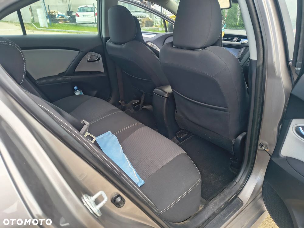 Toyota Avensis - 9