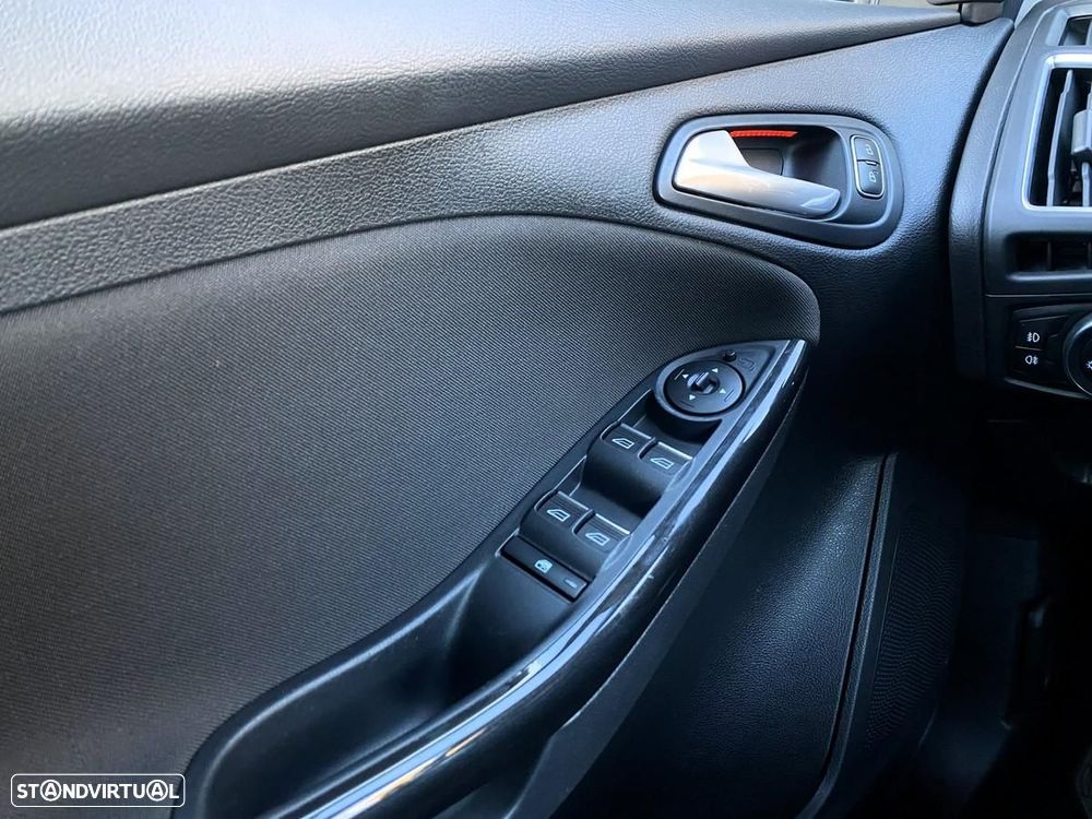 Ford Focus SW 1.5 TDCi EcoBlue Titanium - 26