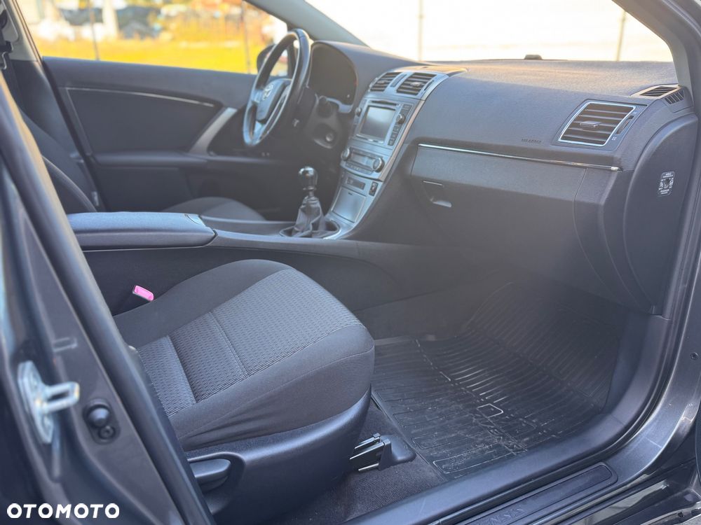 Toyota Avensis 2.0 D-4D - 11