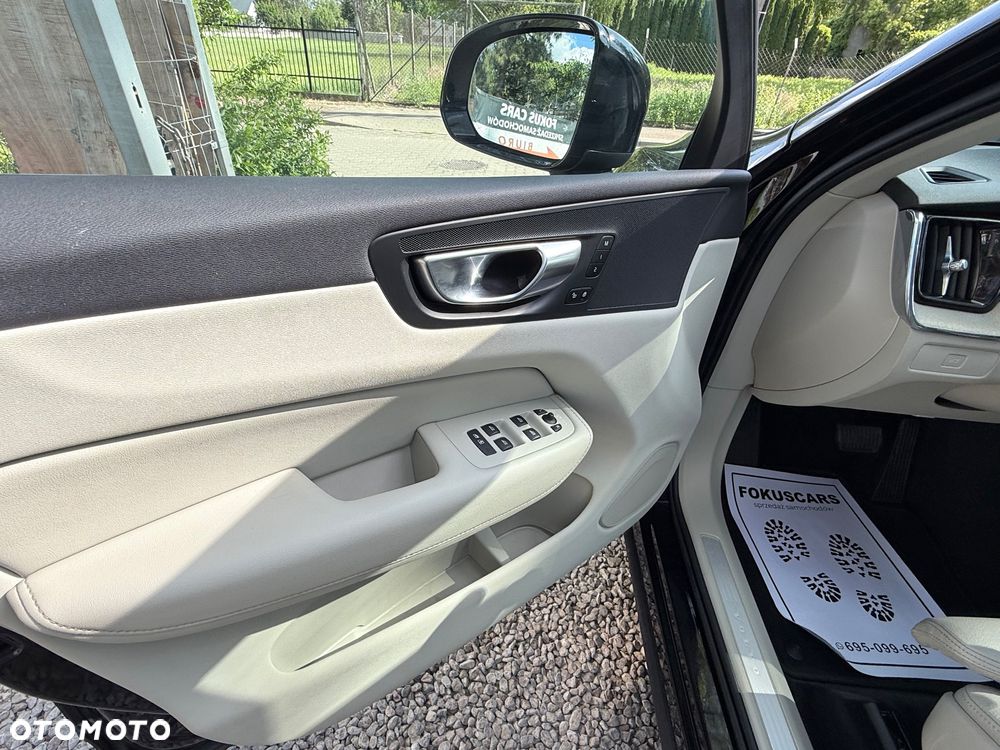 Volvo XC 60 B4 B Plus Dark - 17