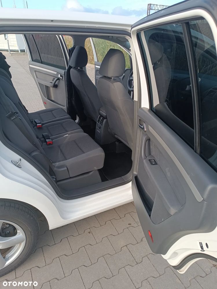 Volkswagen Touran - 18