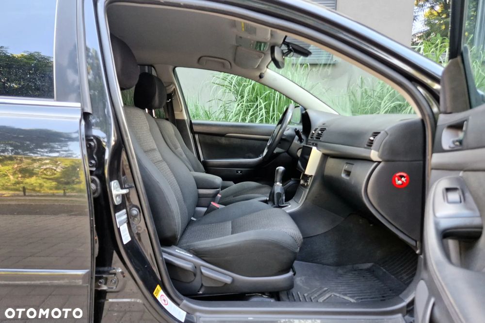 Toyota Avensis 1.8 VVT-i - 12