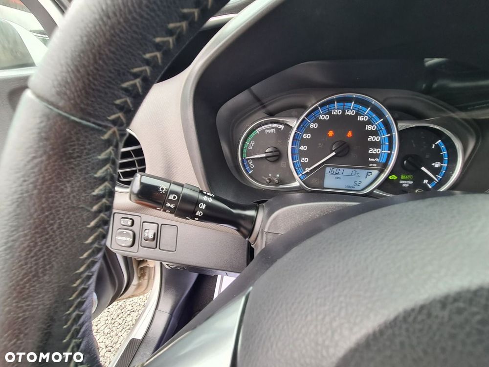 Toyota Yaris Hybrid 100 Life - 21
