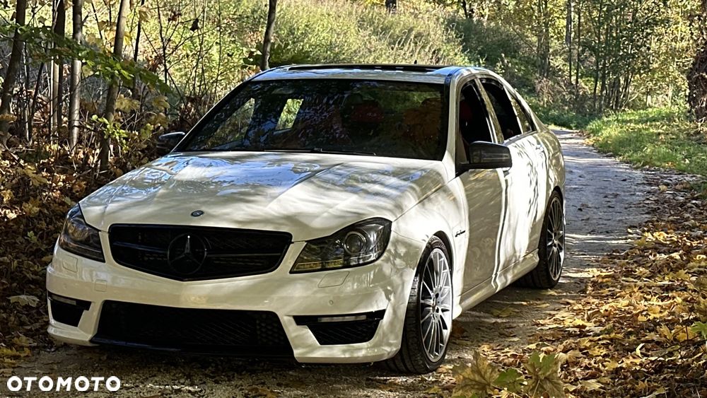 Mercedes-Benz Klasa C 63 AMG AMG SPEEDSHIFT MCT AMG Performance Package - 4