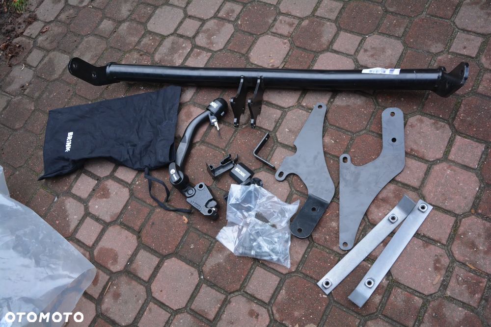 Renault Megane IV Hatcback    -  hak Brink wypinany na klucz - 2