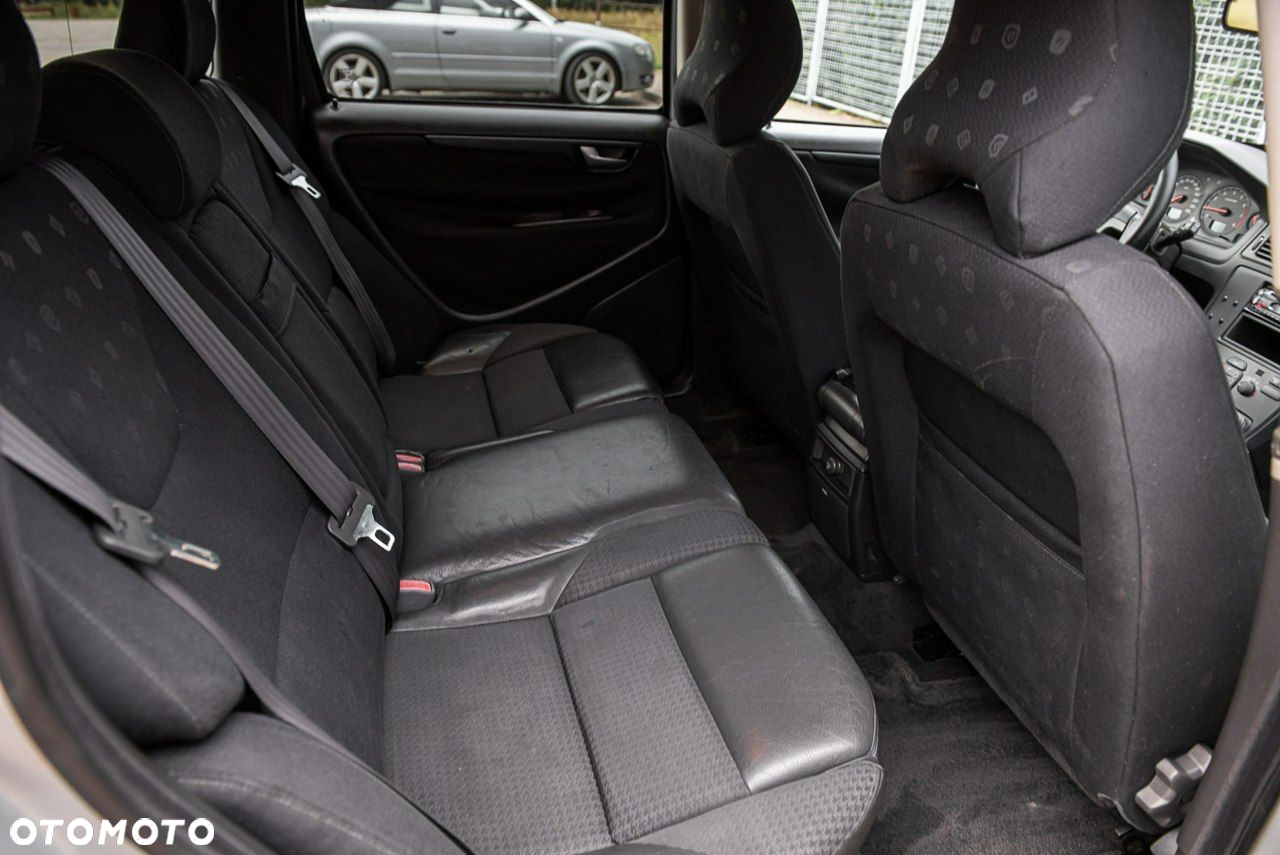 Volvo V70 2.4 Premium - 8