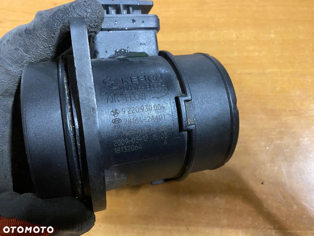 PRZEPŁYWOMIERZ 9220930004 281642A401 KIA HYUNDAI - 1