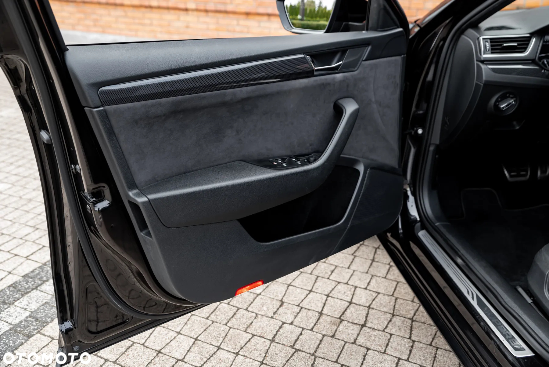 Skoda Superb 2.0 TDI DSG Sportline - 29