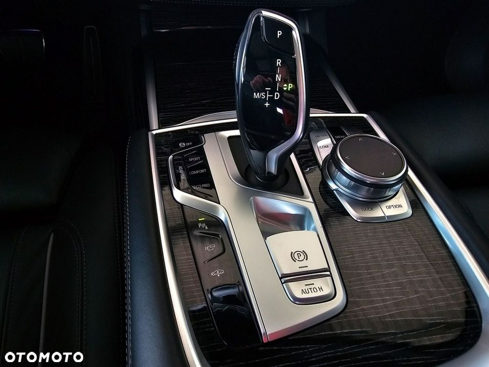 BMW Seria 7 - 36