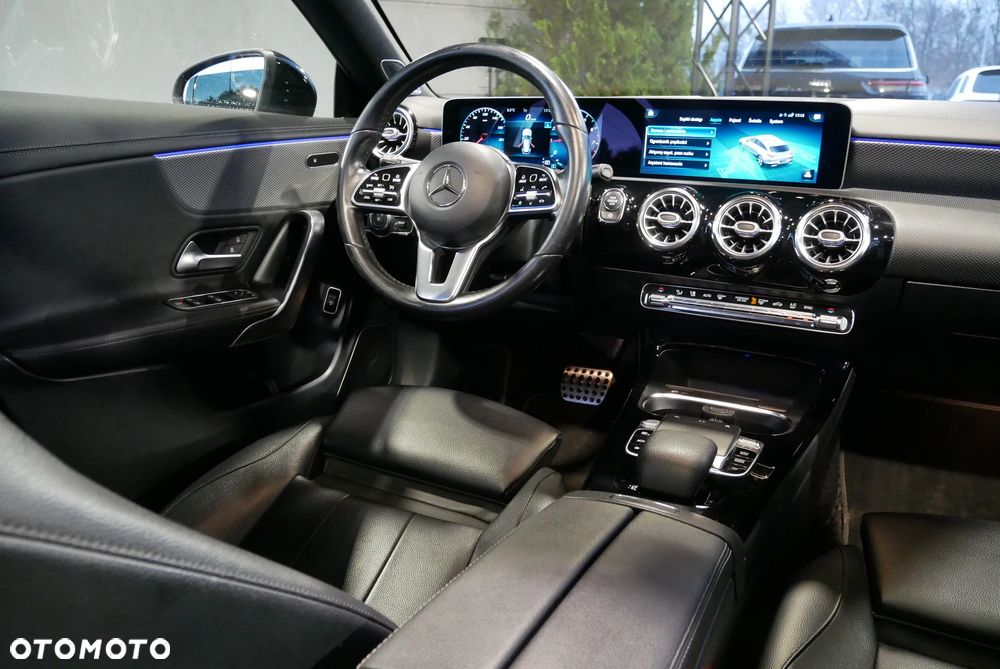 Mercedes-Benz CLA 200 7G-DCT Progressive - 19