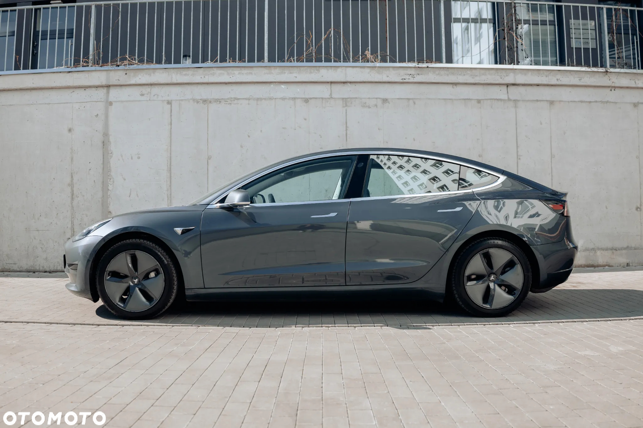 Tesla Model 3 Standard Reichweite Plus Hinterradantrieb - 4