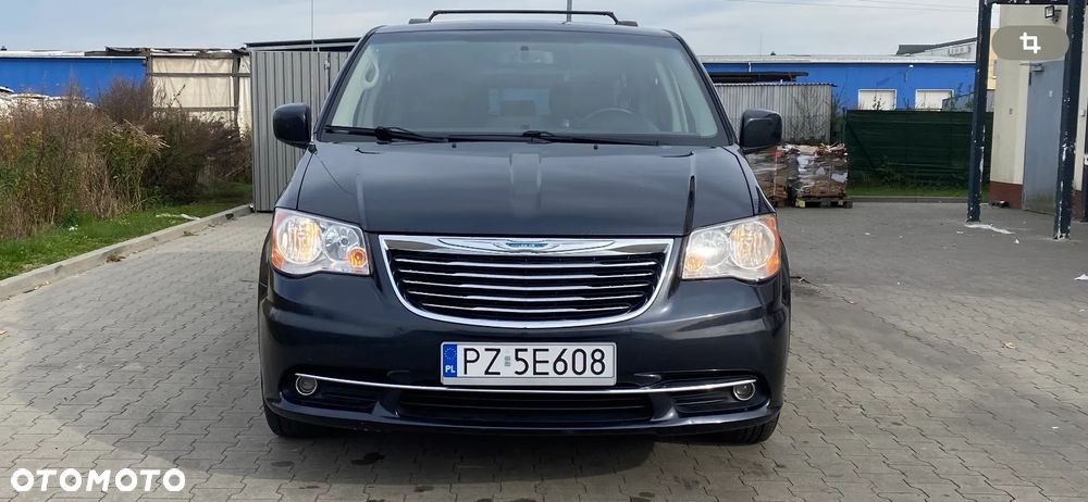 Chrysler Town & Country - 3