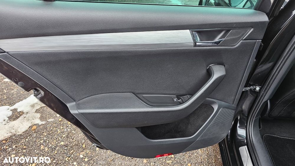 Skoda Superb 2.0 TDI DSG Premium Edition - 22