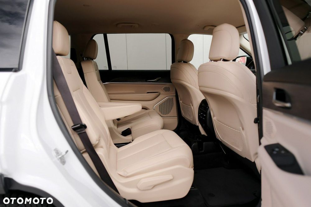 Jeep Grand Cherokee - 35