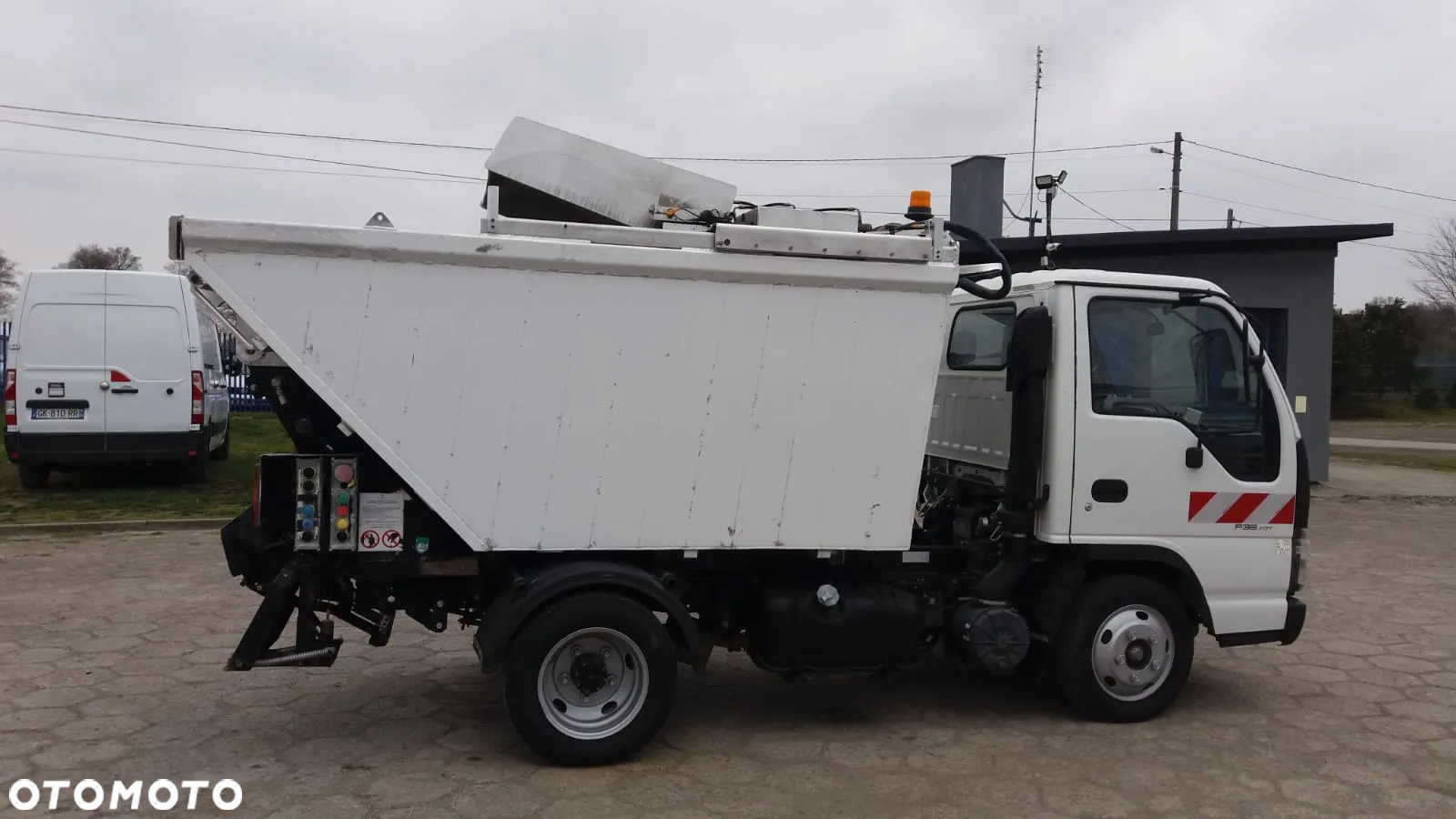 Isuzu P35.Y07 / ŚMIECIARKA DO 3,5 T /FRANCJA - 4