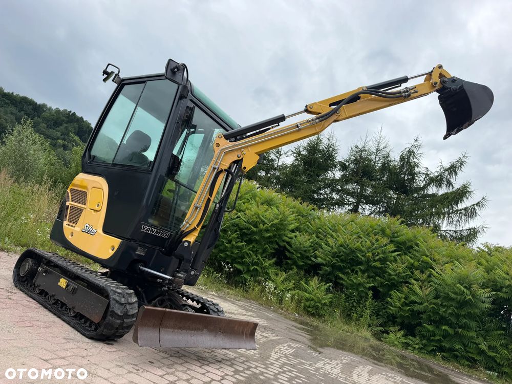 Yanmar SV18 Koparka Gąsienicowa 2 tony. Długie ramię PLUS. Szybkozłącze plus łyżka kopiąca. Rozsuwane Hydr. podwozie! Sprowadzona z Gospodarstwa Norweskiego! Maszyna jak Nowa z Salonu! 2017 rok. 1200 mtg! Gąsienice bez zużycia jak Nowe! szybka wolna jazda. Ani deka luzów i wycieków. OKAZJA Dodatkowe sekcje Hydrauliczne pod młot i wiertnice. Fabryczny lakier na podzespołach! Zebatki w pięknym stanie. Ogrzewana wentylowana Kabina. OKAZJA TANIO - 3
