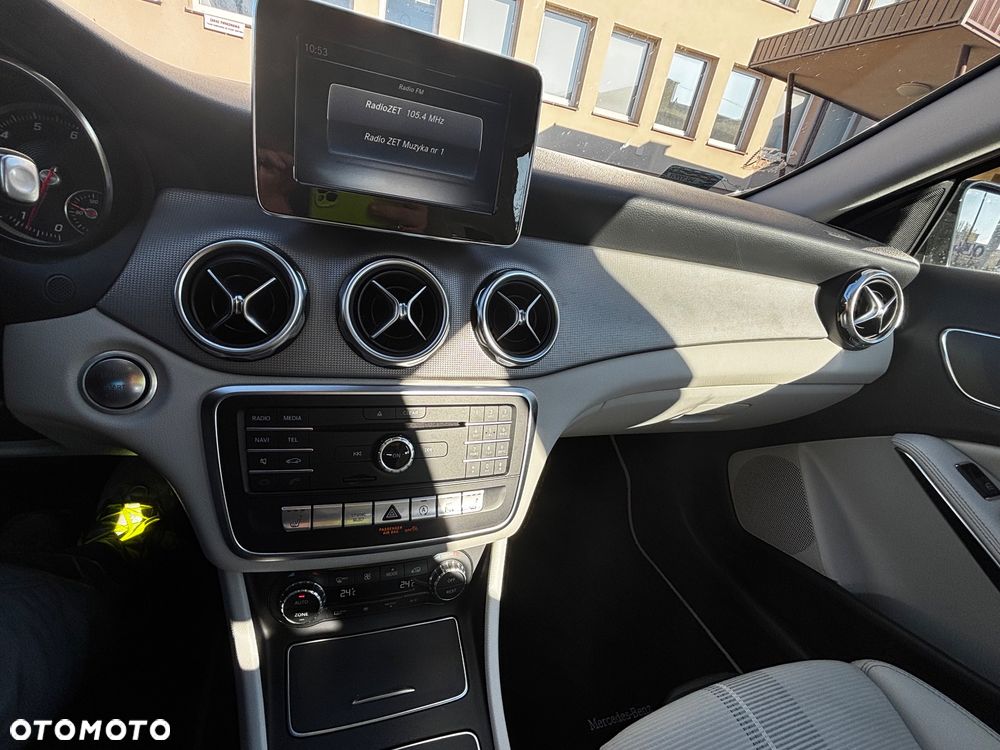 Mercedes-Benz GLA 200 7G-DCT - 3