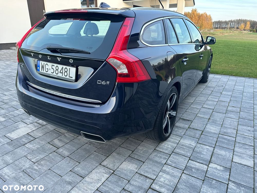 Volvo V60 D6 AWD Plug-in Hybrid Summum - 11
