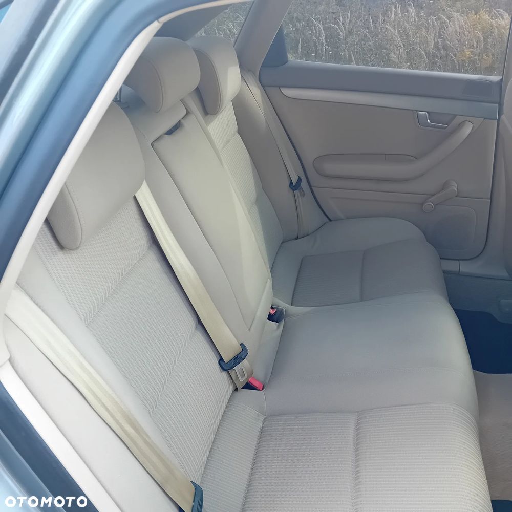 Audi A4 Limousine - 12