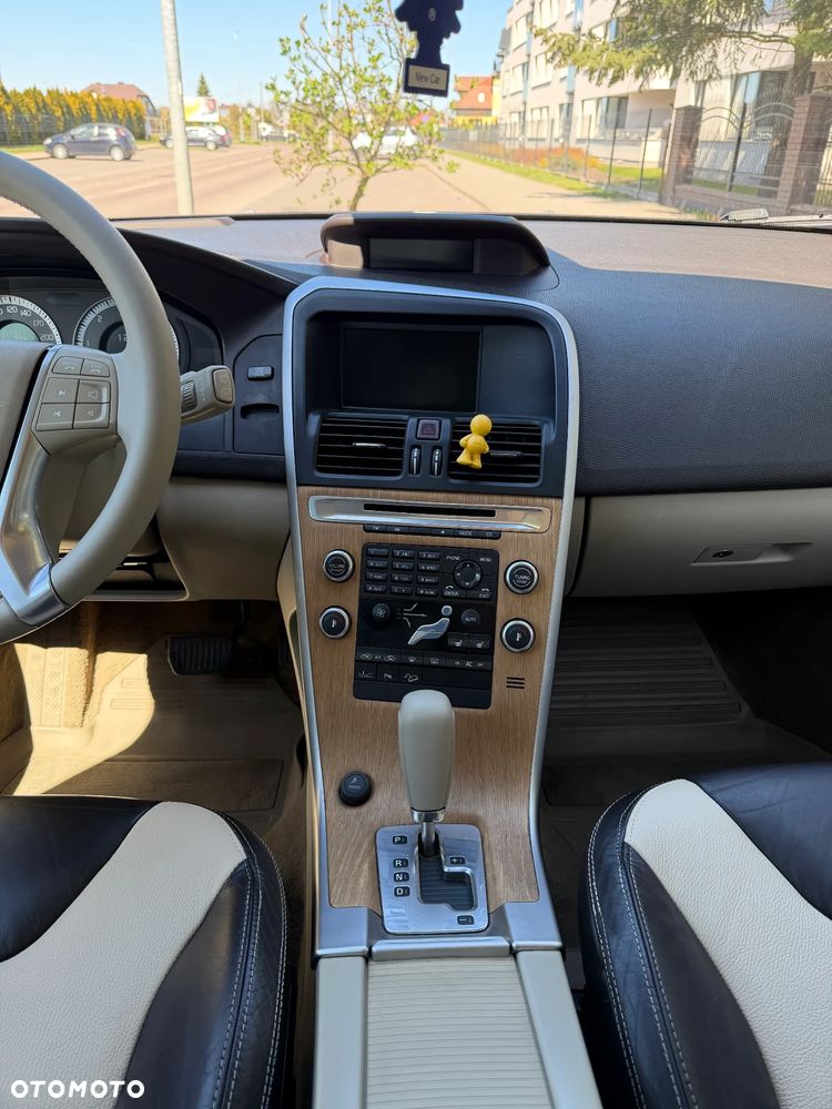 Volvo XC 60 D5 AWD Momentum - 9