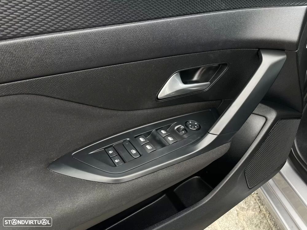 Peugeot 308 1.2 PureTech Allure Full LED EAT8 - 34