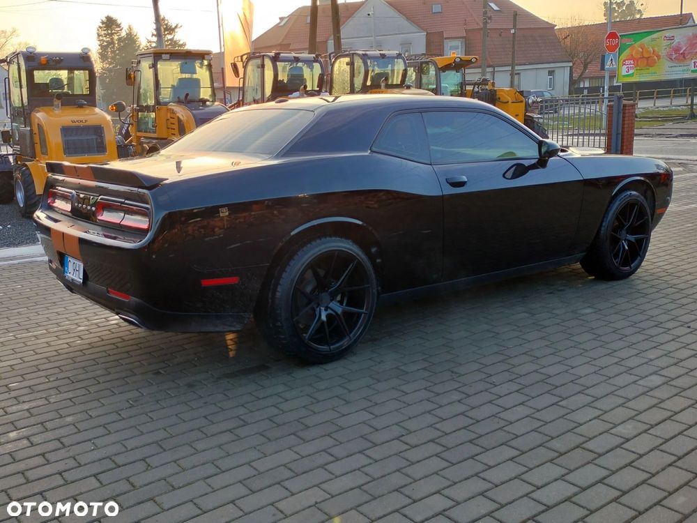 Dodge Challenger - 3