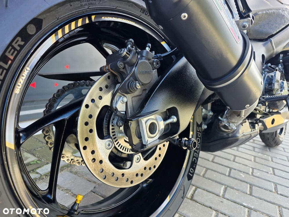 Suzuki GSX - 24