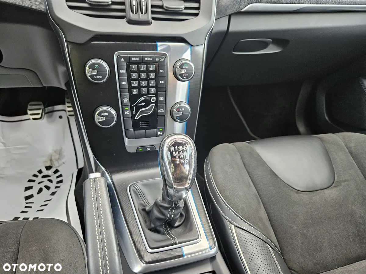 Volvo V40 D2 R-Design - 21