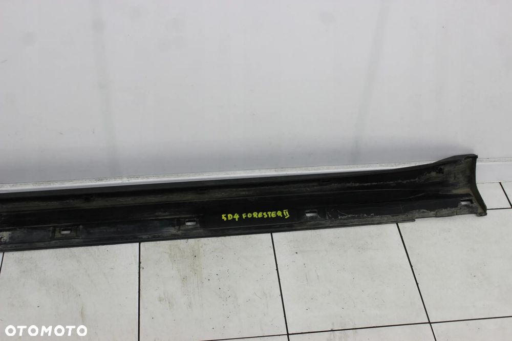 LISTWA PROGOWA PRAWA PRÓG FORESTER II LIFT 05R- - 6