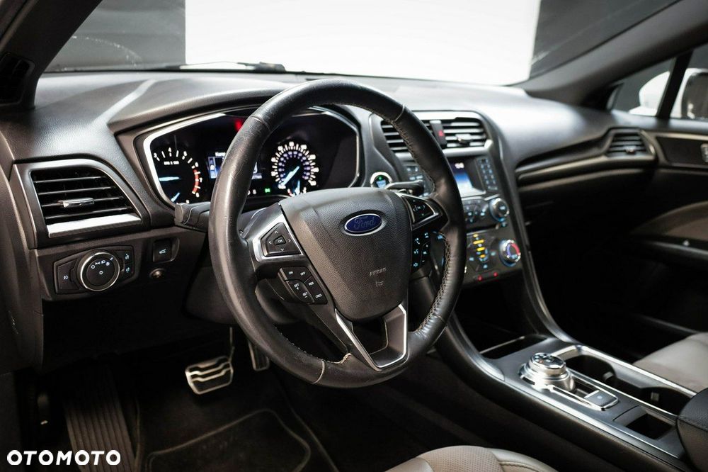 Ford Fusion - 13